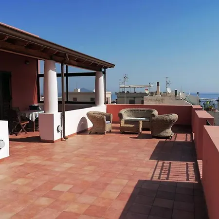 Casa Con Ampia Terrazza Vista Mare Fronte Appartamento Canneto (Lipari)