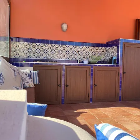 Casa Con Ampia Terrazza Vista Mare Fronte Canneto (Lipari)