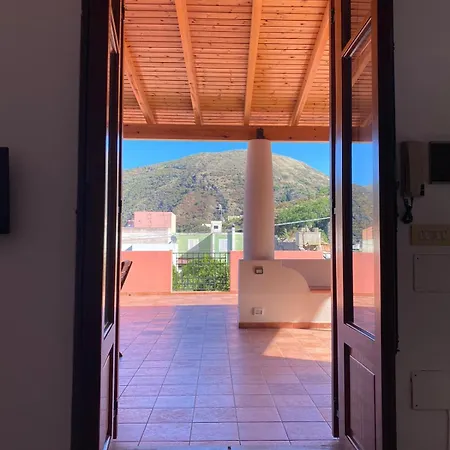 Casa Con Ampia Terrazza Vista Mare Fronte * Canneto (Lipari)