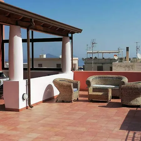 Casa Con Ampia Terrazza Vista Mare Fronte Apartment *