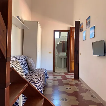 Casa Con Ampia Terrazza Vista Mare Fronte Apartment *